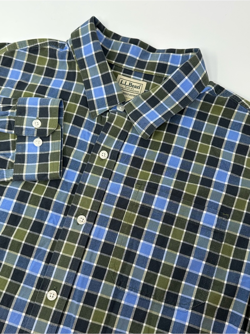 LL Bean Men's L Slightly Fitted Long Sleeve Blue/Green Plaid Button Down Shirt
